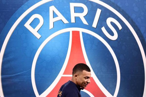 Kylian Mbappé arrives for the French L1 football match between Paris Saint-Germain (PSG) and Nantes at the Parc des Princes stadium on December 9, 2023 in Paris.